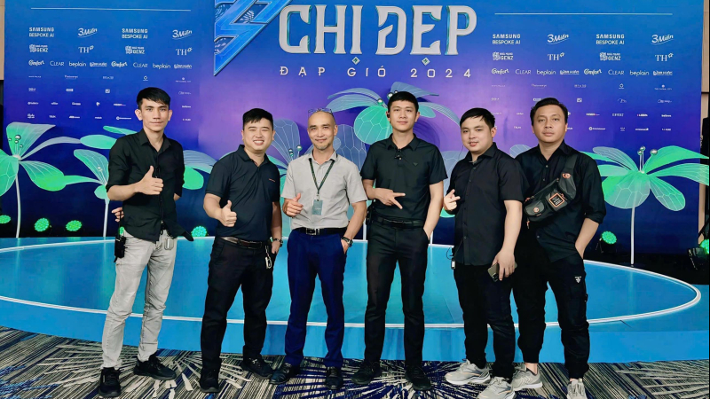 Ekip Truyền Th&ocirc;ng S&agrave;i G&ograve;n HD trực tiếp triển khai buổi Livestream - Họp b&aacute;o ra mắt chương tr&igrave;nh Chị Đẹp Đạp Gi&oacute;